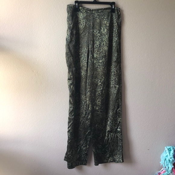 Victoria’s Secret Silk Leopard Pajama Set - Picture 2 of 6